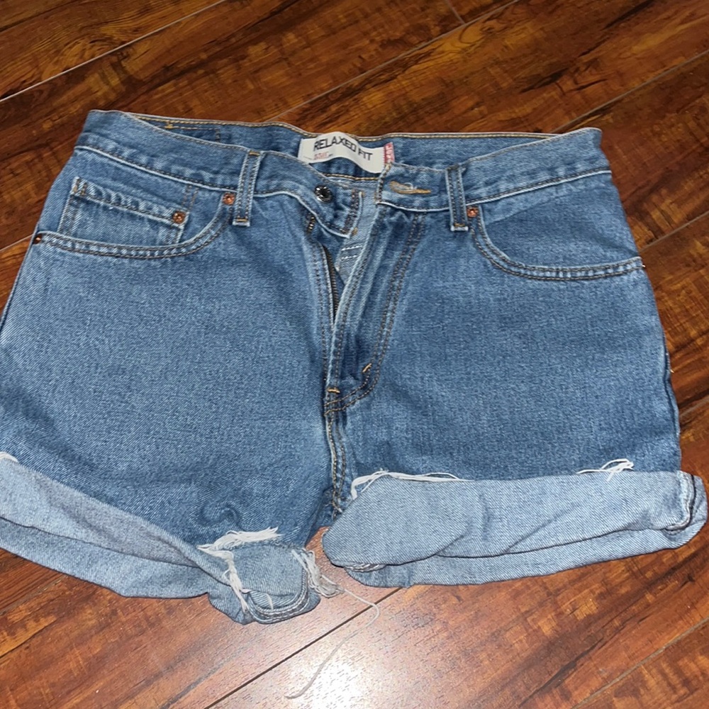 Summer ready! ☀️ cut off Jean shorts LEVIS
